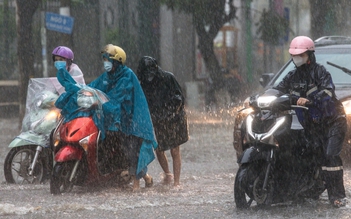 Mưa lớn hơn 100 mm, 5 tỉnh nguy cơ lũ quét, sạt lở đất