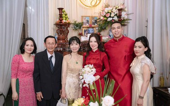 Chàng rể là lính cứu hỏa Mỹ tập đọc tiếng Việt trong đám hỏi