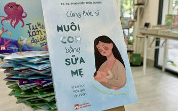 Giải đáp chuyện nuôi con bằng sữa mẹ qua sách của bác sĩ 35 năm kinh nghiệm