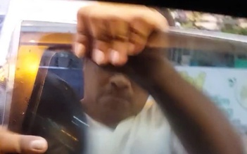 TP.HCM: Người đàn ông đập phá ô tô, tấn công tài xế trên đường Lê Hồng Phong