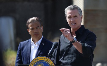 Thống đốc California kiện Tổng thống Trump, thách Washington bắt mình