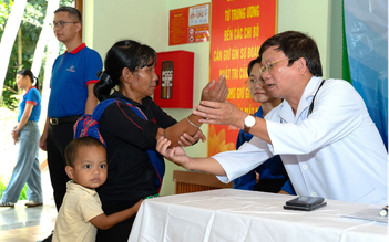 Dapharco và NeoVita hỗ trợ y tế cho 400 bà con vùng cao Quảng Nam