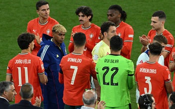 Yamal gây tranh cãi khi bỏ đi đúng lúc Ronaldo nâng cúp vô địch UEFA Nations League