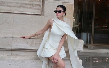 Chạm đến 'đỉnh cao' thanh lịch với khăn choàng lụa
