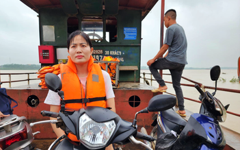 Ngày đầu cán bộ thủ đô vượt sông Hồng về xã đảo vận hành chính quyền địa phương 2 cấp
