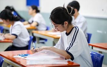Xét tuyển ĐH 2025: Thí sinh lo lắng điểm chuẩn, trường ĐH nói gì?