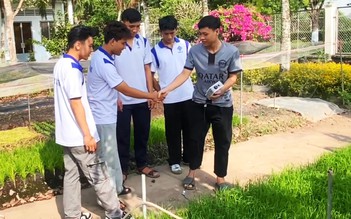 Sinh viên sáng chế máy đo 7 chỉ số quan trọng của đất