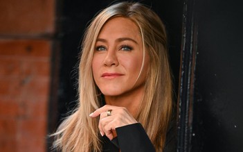 Jennifer Aniston hạnh phúc bên tình mới