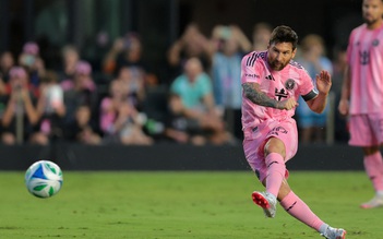 Messi thiết lập kỷ lục không tưởng: Ghi cú đúp trận thứ 5, sút phạt siêu phẩm 