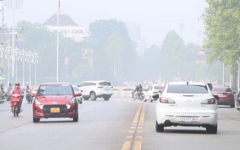 Bầu trời Hà Nội mù mịt từ sáng đến chiều
