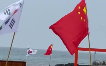 Cờ Trung Quốc cắm trên đảo Hàn Quốc gây xôn xao