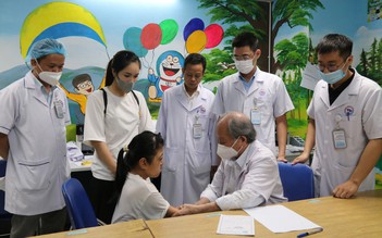 Phẫu thuật miễn phí cho 160 trẻ có hoàn cảnh khó khăn