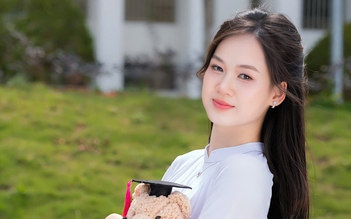 Nữ sinh Phú Thọ thủ khoa khối A với 3 điểm 10 được khen 'tài sắc vẹn toàn’