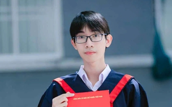 Biết tin là thủ khoa, gọi báo ngay cho giáo viên vì cô từng hứa 'thưởng nóng'
