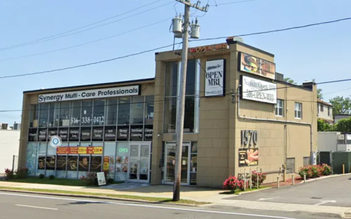 Bị hút vào máy MRI tử vong do đeo dây chuyền kim loại