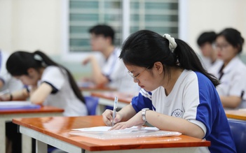 Chấm thi tốt nghiệp THPT 2025: Nhiều bài làm môn văn có điểm 6 - 6,5