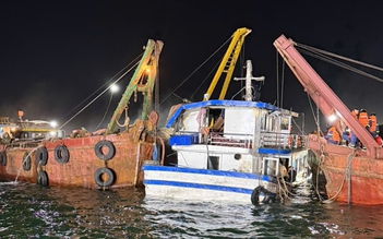 Hơn 320 người đang tham gia cứu nạn tàu du lịch Vịnh Xanh