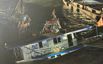 Lai dắt tàu du lịch Vịnh Xanh về bờ, 48 người đã được tìm thấy