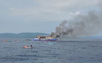 Cháy phà chở hàng trăm người ở Indonesia