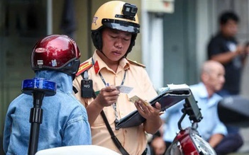 Không có bằng lái xe, tại sao người đi xe SH bị phạt nặng hơn xe Wave?