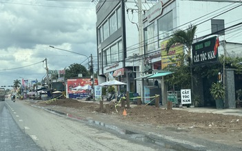 TP.HCM: Đường ĐT.744 thi công 'ì ạch' vì vướng mặt bằng, cột điện