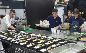 Vụ lật tàu Hạ Long: Nhiều người tình nguyện nấu cơm, hỗ trợ chỗ ở miễn phí