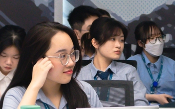 Thêm một trường đại học thông báo mức chênh điểm chuẩn D01 với C00