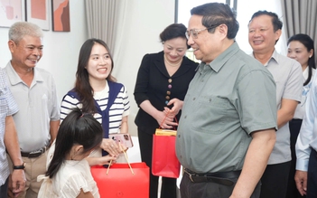 Thủ tướng dâng hương đại tướng Nguyễn Chí Thanh và thăm nhiều dự án tại Huế