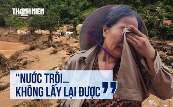 Tiếng khóc xé lòng giữa tan hoang vùng lũ: 'Giờ trắng tay…'