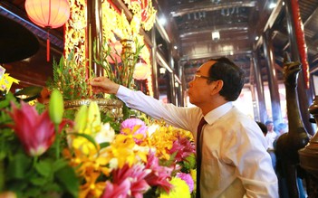 Lãnh đạo TP.HCM dâng hương tưởng nhớ anh hùng, liệt sĩ tại đặc khu Côn Đảo