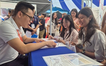 Tốt nghiệp đại học nhưng viết không được hồ sơ xin việc?: Viết ngắn nhưng... chất