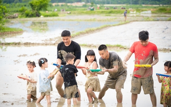 Nghệ sĩ Trung Ruồi, Duy Hưng, Hoàng Trung, Neko lần đầu cày cấy, mò cua bắt ốc