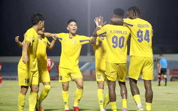 CLB Quảng Nam thoát hiểm giờ chót: Tìm đâu ra người đá V-League, HLV Quốc Anh ngồi ghế nóng? CLB Quảng Nam thoát hiểm giờ chót: Tìm đâu ra người đá V-League, HLV Quốc Anh ngồi ghế nóng?