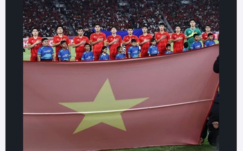 Cú hat trick lịch sử!