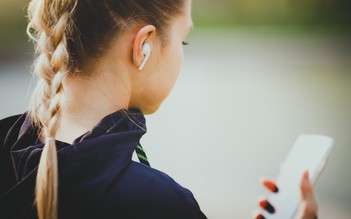 iOS 26 ngừng phát AirPods khi người dùng ngủ quên