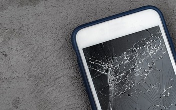 Các hãng điện thoại đang 'qua mặt' người dùng như thế nào?