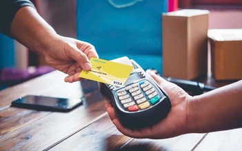 Thẻ Visa bị mất, sử dụng trái phép, chủ thẻ có phải hoàn trả tiền?