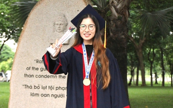 Từ học sinh chuyên văn đến thủ khoa đại học ngành kinh tế