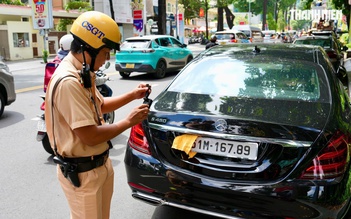 Quán cà phê che biển số xe đỗ sai cho khách: CSGT nói gì?