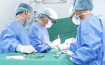 Đắp lá uống thuốc gia truyền trị bướu, ai ngờ bướu thòng xuống cổ, bít đường thở