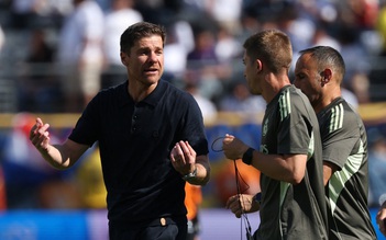 Máy bay chở Real Madrid ‘bay vòng vòng, mãi mới hạ cánh’: HLV Alonso phải hủy họp báo trước đại chiến PSG