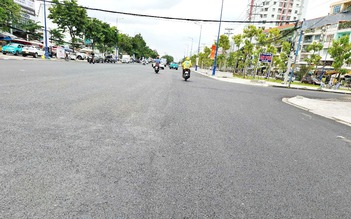 Đường rộng nhưng không kẻ phân làn