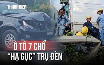 Ô tô tông gãy trụ đèn, cửa ngõ tây bắc TP.HCM ùn ứ