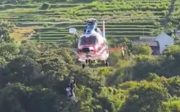 Giải cứu 14 người bị mắc kẹt trong lũ dữ ở Sơn La