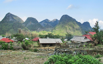 Chàng sinh viên H’Mông làm phụ hồ nuôi mơ ước thoát nghèo