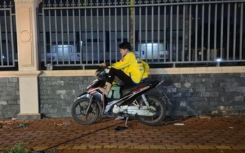 Những 'cuốc nổ' ngày càng ít đi, tài xế công nghệ chuyển sang bán trái cây online