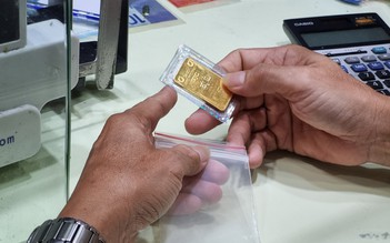 Giá vàng hôm nay 11.8.2025: Lao dốc không phanh từ đỉnh kỷ lục