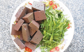 Tiết luộc: Đang giảm cân có nên ăn, bệnh gì cần lưu ý?