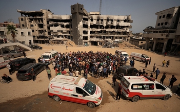 Israel cấp tập không kích Gaza