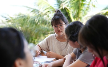 Viết bài luận 'đốn tim' hội đồng tuyển sinh thế nào trong thời đại AI ?